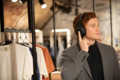 Sony WH-1000XM4 Zwart + BlueBuilt Quick Charge Oplader Met Usb A Poort 18W Zwart -Samsung || APPLE || Google Winkel 1462442