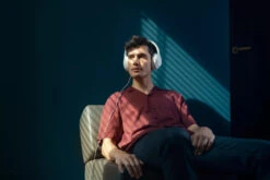 Philips TAH8506 Wit + BlueBuilt Quick Charge Oplader Met Usb A Poort 18W Zwart -Samsung || APPLE || Google Winkel 1795745