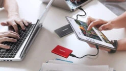 Samsung T7 Portable SSD 1TB Rood 27 Samsung T7 Portable SSD 1TB Rood -Samsung || APPLE || Google Winkel 1844024 1