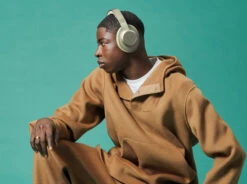 Fresh 'n Rebel Clam 2 ANC Groen + BlueBuilt Quick Charge Oplader Met Usb A Poort 18W Zwart -Samsung || APPLE || Google Winkel 1877678 1