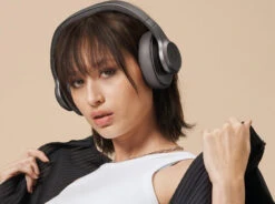 Fresh 'n Rebel Clam 2 ANC Grijs + BlueBuilt Quick Charge Oplader Met Usb A Poort 18W Zwart 21 Fresh 'n Rebel Clam 2 ANC Grijs + BlueBuilt Quick Charge Oplader Met Usb A Poort 18W Zwart -Samsung || APPLE || Google Winkel 1877698 1