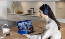 Sony WH-1000XM5 Blauw + BlueBuilt Quick Charge Oplader Met Usb A Poort 18W Zwart -Samsung || APPLE || Google Winkel 1903409