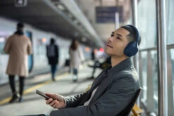 Sony WH-1000XM5 Blauw + BlueBuilt Quick Charge Oplader Met Usb A Poort 18W Zwart -Samsung || APPLE || Google Winkel 1903411