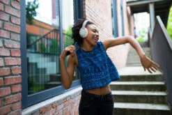 JBL Tune 770NC Wit + BlueBuilt Quick Charge Oplader Met Usb A Poort 18W Zwart -Samsung || APPLE || Google Winkel 1926320