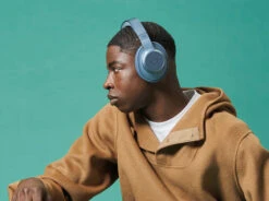 Fresh N Rebel Clam 2 ANC Blauw + BlueBuilt Quick Charge Oplader Met Usb A Poort 18W Zwart 22 Fresh N Rebel Clam 2 ANC Blauw + BlueBuilt Quick Charge Oplader Met Usb A Poort 18W Zwart -Samsung || APPLE || Google Winkel 1932292