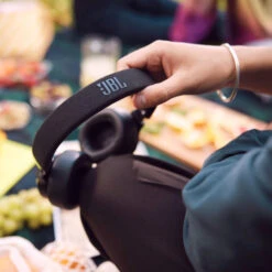 JBL Live 670NC Zwart + BlueBuilt Quick Charge Oplader Met Usb A Poort 18W Zwart -Samsung || APPLE || Google Winkel 1962420 1