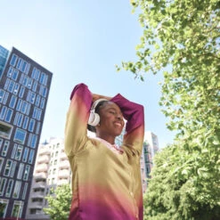 JBL Live 670NC Wit + BlueBuilt Quick Charge Oplader Met Usb A Poort 18W Zwart -Samsung || APPLE || Google Winkel 1962432