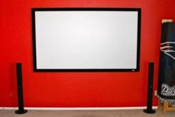 Elite Screens ER135WH1 (16:9) 311 X 180 -Samsung || APPLE || Google Winkel 416025 1